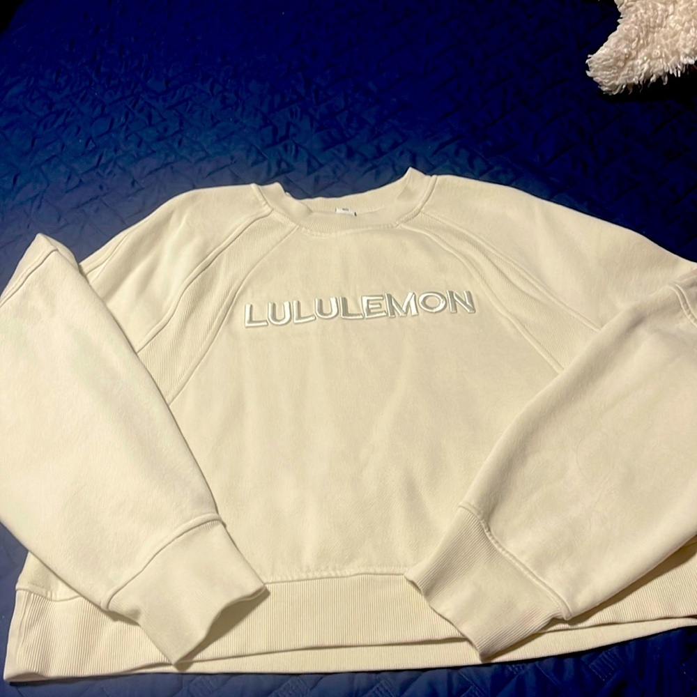 Lululemon sweatshirt